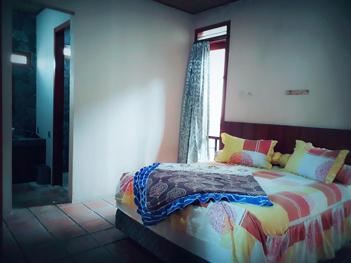 Villa Bukit Danau Cipanas  Eksteriør billede