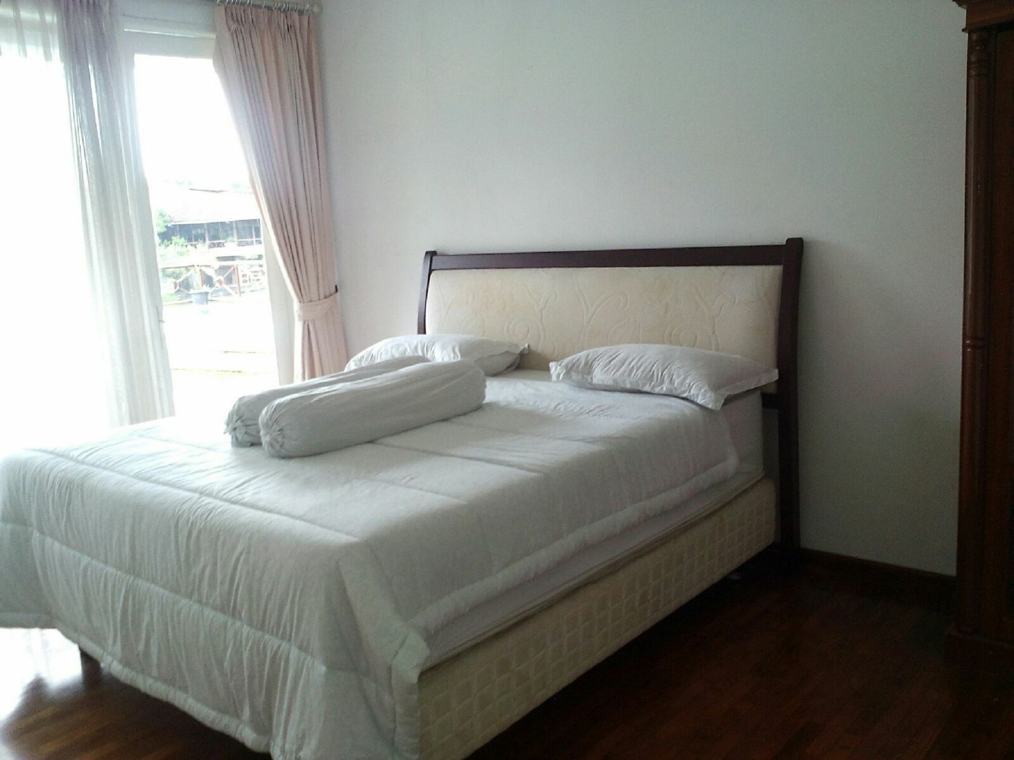 Villa Bukit Danau Cipanas  Eksteriør billede