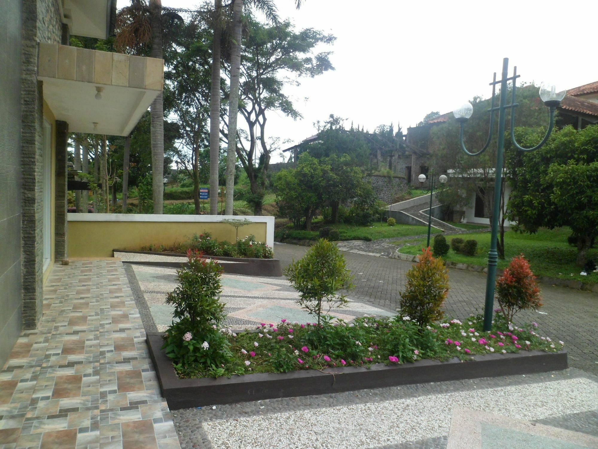 Villa Bukit Danau Cipanas  Eksteriør billede