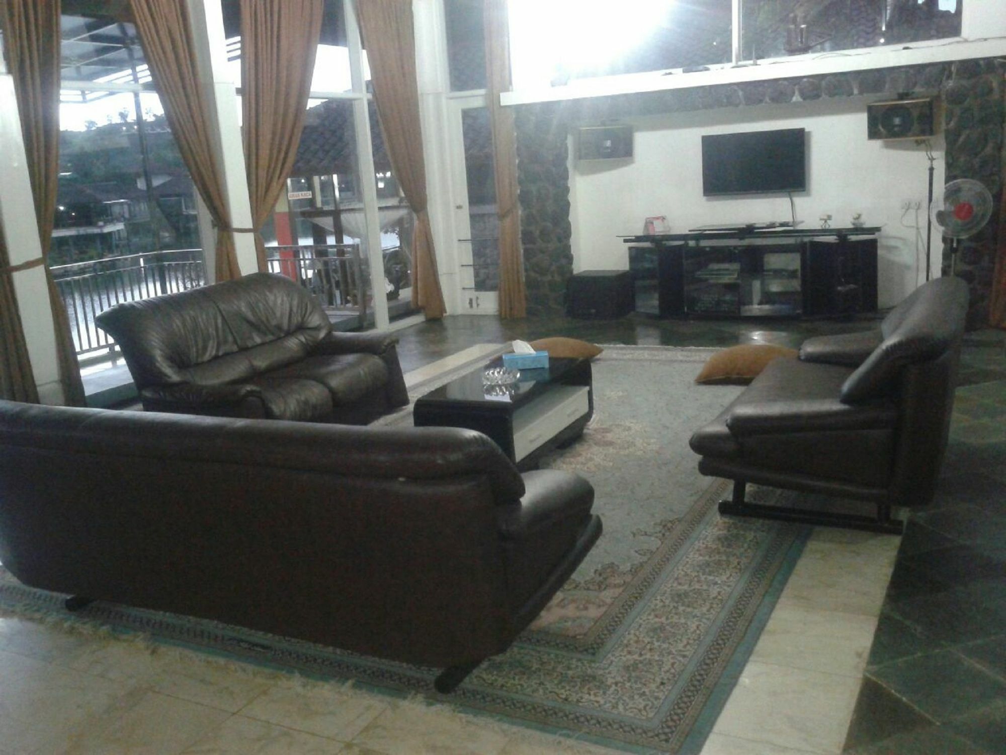 Villa Bukit Danau Cipanas  Eksteriør billede