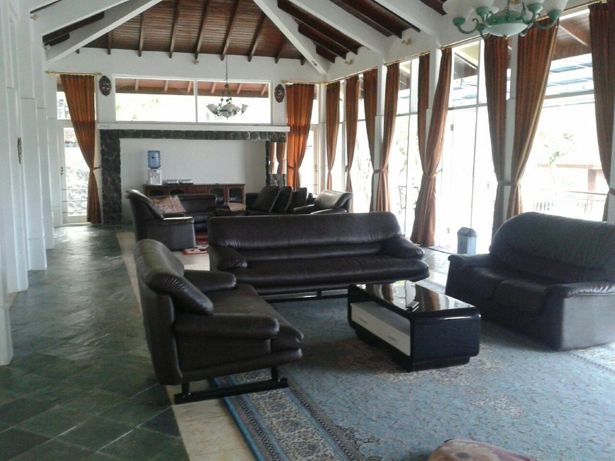 Villa Bukit Danau Cipanas  Eksteriør billede